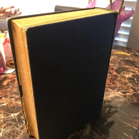 Holy Bible - Picture 3 of 16